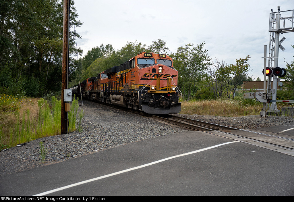 BNSF 6880